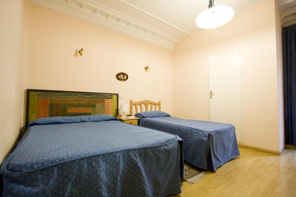 Hostal Trevinca マドリード エクステリア 写真