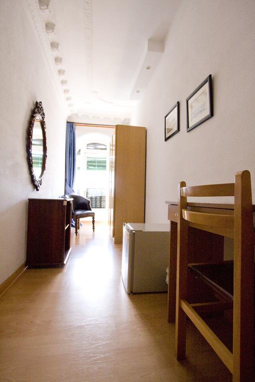 Hostal Trevinca マドリード エクステリア 写真