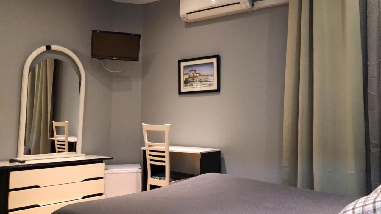 Hostal Trevinca マドリード エクステリア 写真